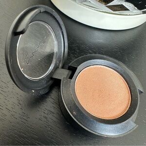 NWOT MAC ARENA Satin Eyeshadow